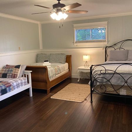 Tucked Away Newly Renovated 2 Bedroom/ 1 Bath Sleeps 8 Beaufort Buitenkant foto